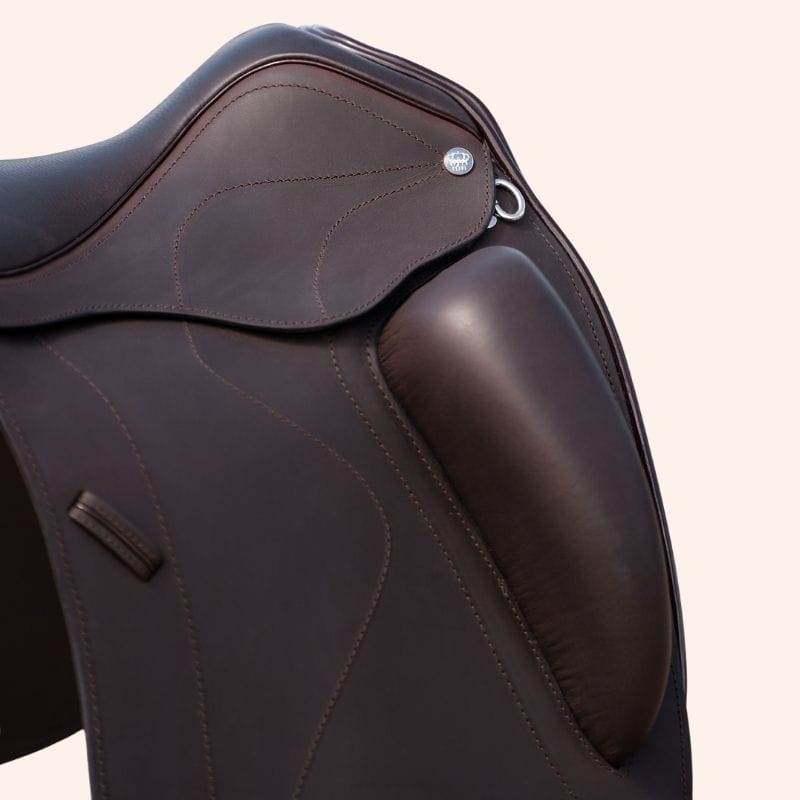 Custom Made bruin, close-up kniewrong