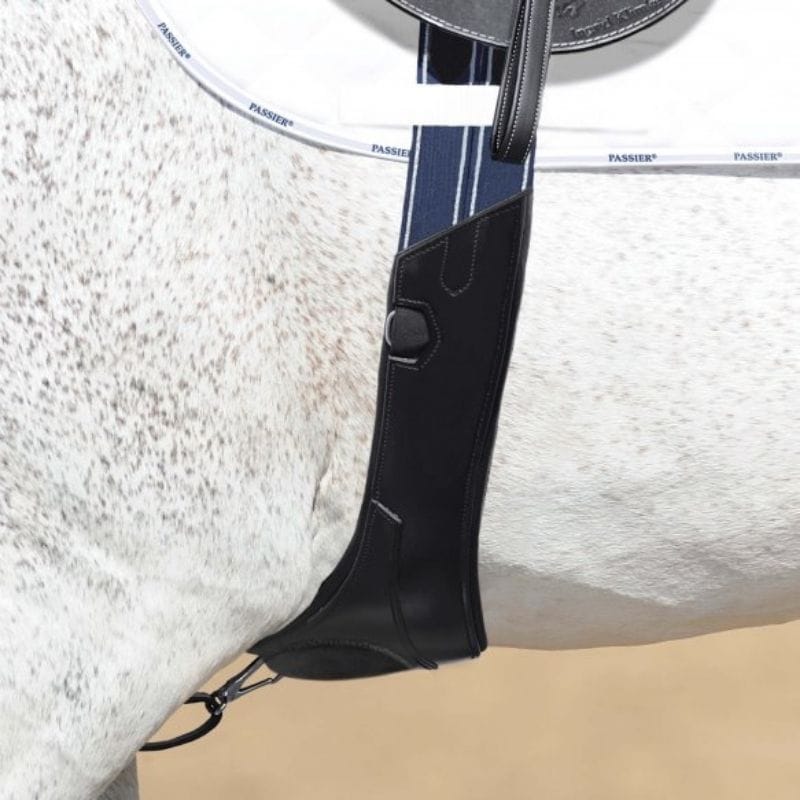 Lange singel met breed midden zwart op paard